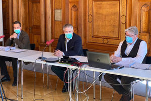 Bild vergrößern: Pressebriefing am 6. April, v.l. Rechtsreferent Dirk Müller, Oberbürgermeister Dr. Christian Lösel, Gesundheitsreferent Dr. Rupert Ebner