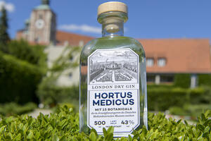 Bild vergrößern: Alle Pflanzen, die zur Herstellung des Gins verwendet werden, wachsen im Museumsgarten