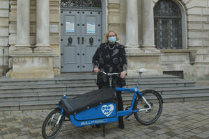 Bild vergrößern: Bürgermeisterin Petra Kleine unterstützt die Aktion zur Förderung von Lastenrädern
