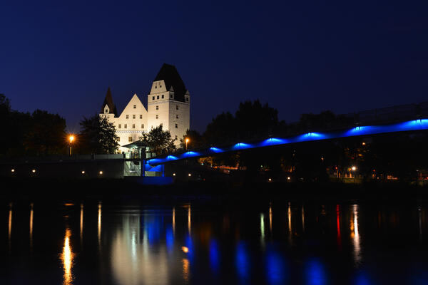 Neues Schloss bei Nacht