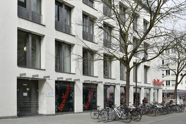 Bild vergr&ouml;&szlig;ern: Eingang Schulverwaltungsamt