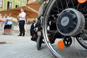 Bild vergrößern: Rollstuhlgerechter Bodenbelag für die Fußgängerzone