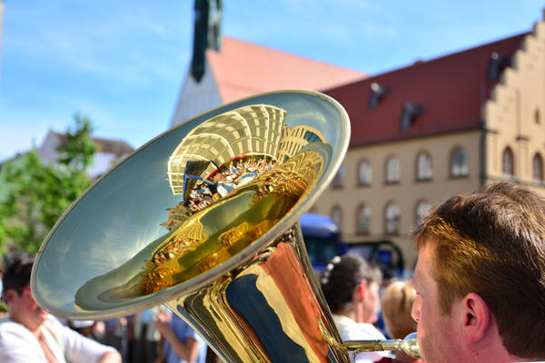 Bild vergrern: Themenfoto - Fest - Veranstaltung - Musik - Brauchtum - Tuba