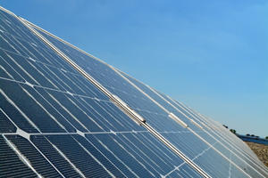 Bild vergrößern: Umweltfreundlich Strom erzeugen mit Photovoltaikanlagen