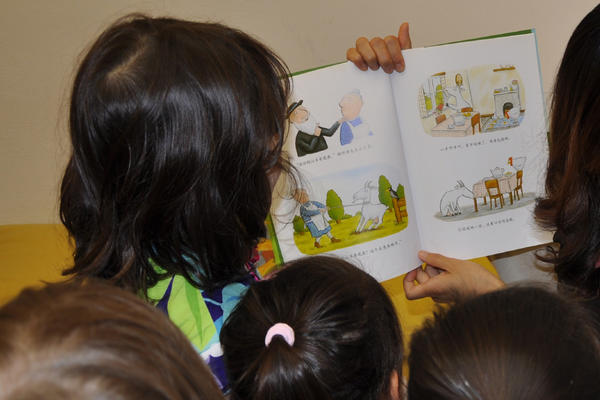 Muttersprachliches Vorlesen in der Kinderb&uuml;cherei