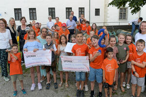 Bild vergr&ouml;&szlig;ern: F&uuml;r ihre Forschungsarbeit haben auch die Nachwuchshistoriker der Grundschulen Ringsee und St. Anton Preise erhalten.