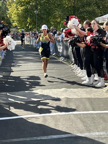 Bild vergr&ouml;&szlig;ern: Triathlon - Sara Tognini im Zieleinlauf