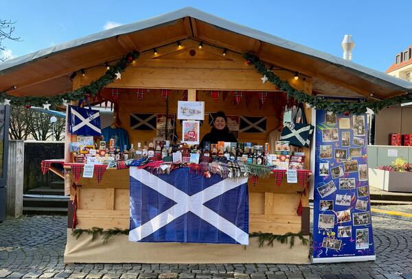 Bild vergr&ouml;&szlig;ern: Kirkcaldy Weihnachtsh&uuml;tte 2024