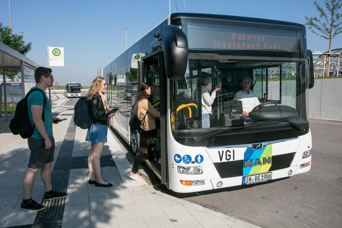 VGI Bus mit fahrgästen