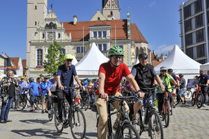 Bild vergrößern: Am Samstag beginnt das STADTRADELN mit einem bunten Programm auf dem Rathausplatz.