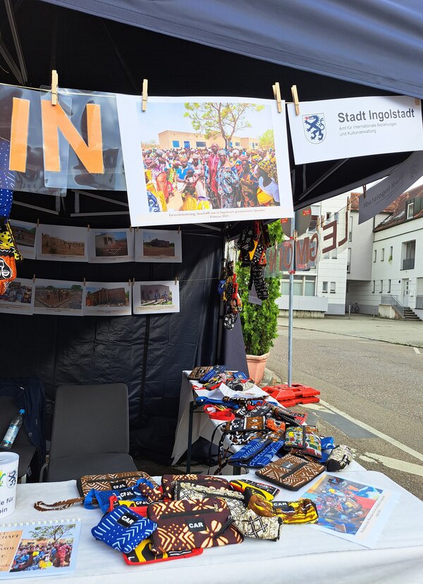 Bild vergr&ouml;&szlig;ern: Stand Legmoin am Afrikafest
