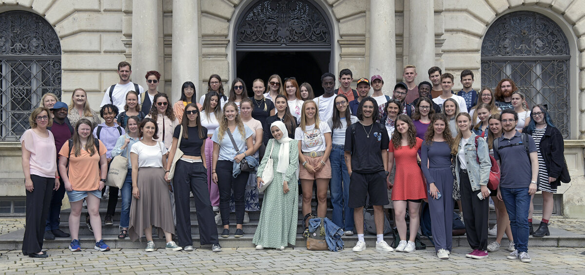 Gruppenfoto nach dem Empfang im Rathaus im Jahr 2024