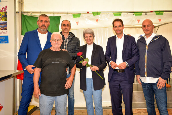 v.l.: Cristiano Bottici, Pr&auml;sident des Stadtrats der Stadt Carrara, Giovanni Frediani, Organisator des Weinfestes, Massimiliano Bernardi, Stadtrat der Stadt Carrara, Dorothea Deneke-Stoll, B&uuml;rgermeisterin der Stadt Ingolstadt, Dr. Michael Kern, Oberb&uuml;rgermeister der Stadt Ingolstadt, Massimiliano Manuel, Stadtrat der Stadt Carrara