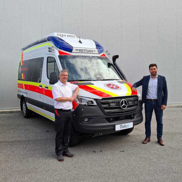 Bild vergr&ouml;&szlig;ern: v.l. Sven M&uuml;ller Ortsbeauftragter der Johanniter-Unfall-Hilfe e.V., Ortsverband Ingolstadt, Jure Lang, Vizeb&uuml;rgermeister von Murska Sobota