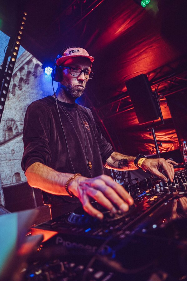 Bild vergr&ouml;&szlig;ern: Daniel Lange alias &raquo;DJ Dieta&laquo; bei seinem Auftritt