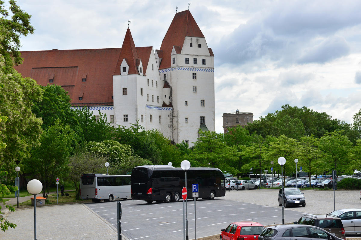 Busparkplatz am Stadttheater