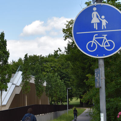 Bild vergr&ouml;&szlig;ern: Gemeinsamer Geh- und Radweg