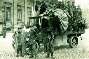 Bild vergrößern: Heimkehrende Soldaten 1918