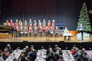 Bild vergr&ouml;&szlig;ern: Oberb&uuml;rgermeister Dr. Michael Kern begr&uuml;&szlig;te zahlreiche G&auml;ste zur Seniorenweihnachtsfeier im Festsaal.