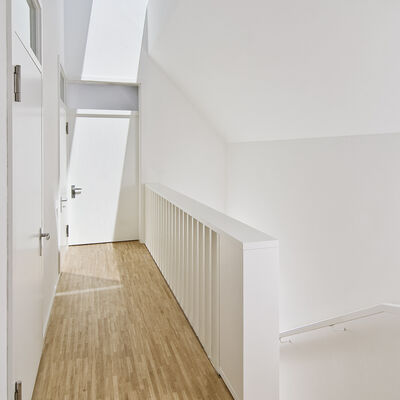 Bild vergr&ouml;&szlig;ern: Innenansicht Treppe