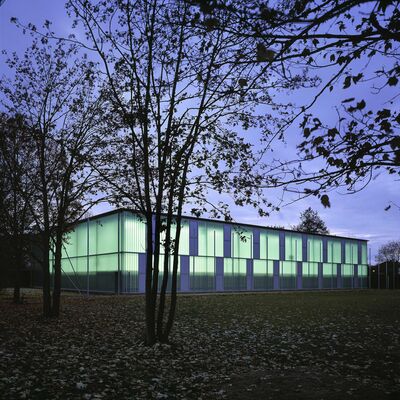 Bild vergr&ouml;&szlig;ern: Ballspielhalle Oberhaunstadt Beleuchtung nachts