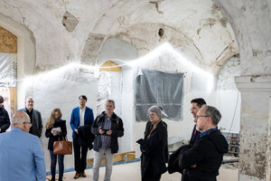 Bild vergr&ouml;&szlig;ern: Medientermin in der historischen Fasshalle mit Oberb&uuml;rgermeister Dr. Michael Kern, B&uuml;rgermeisterin Dr. Dorothea Deneke-Stoll sowie INKoBau-Gesch&auml;ftsf&uuml;hrer Nicolai Fall
