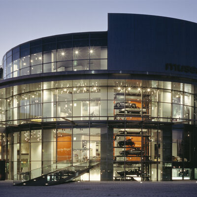 Audi museum mobile bei Nacht