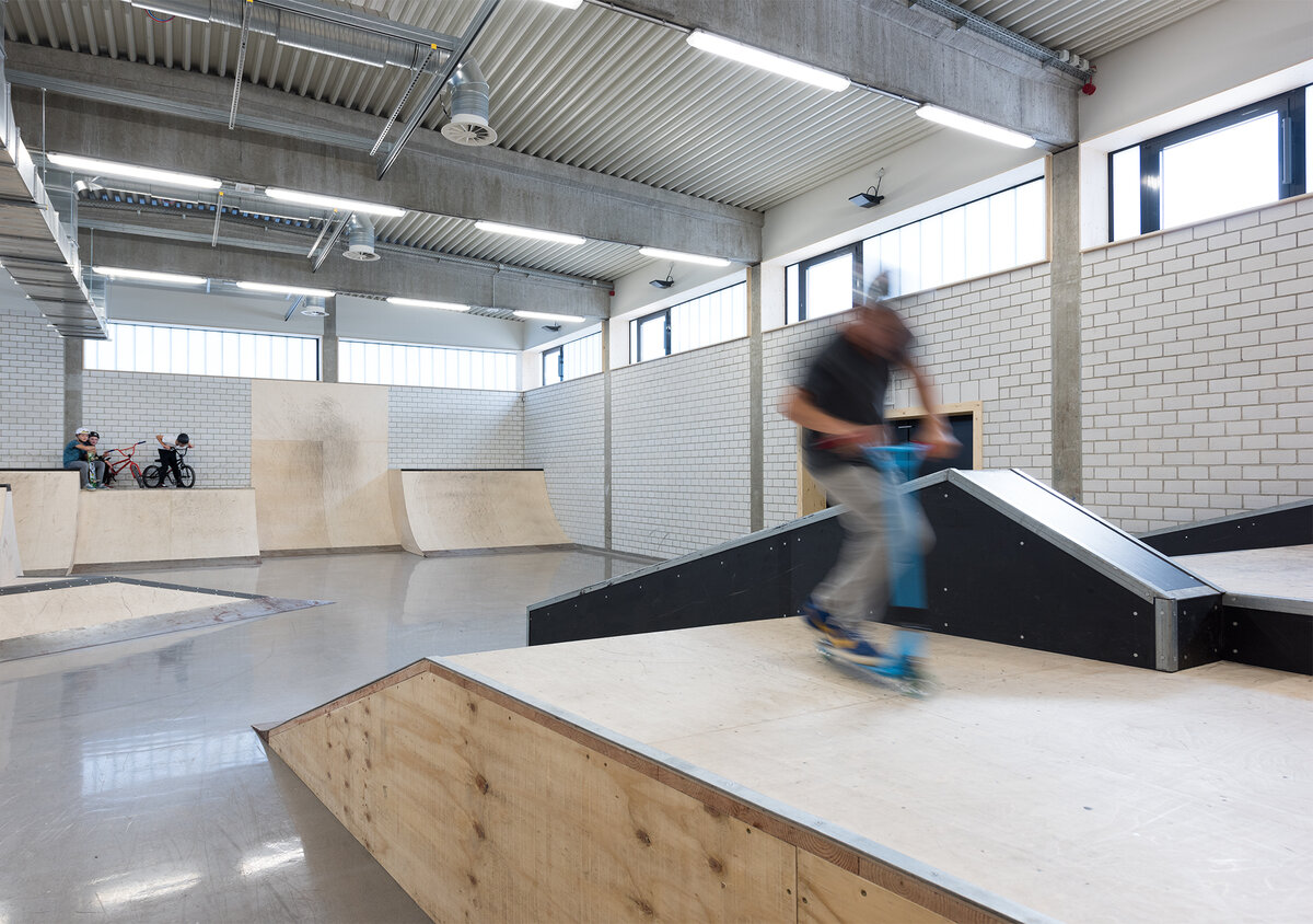 Kulturzentrum neun Scooterfahrer