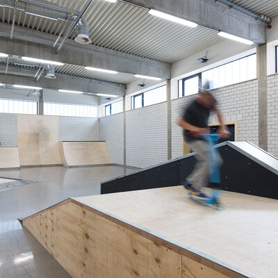 Kulturzentrum neun Scooterfahrer