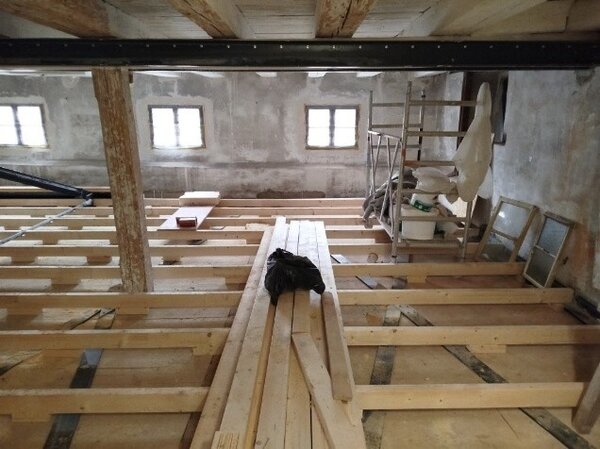 Wiedereinbau Holzboden Kapelle