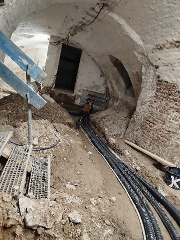 Gew&ouml;lbe nach der Verlegung der technischen Sparten und vor dem Sanierungsbeginn