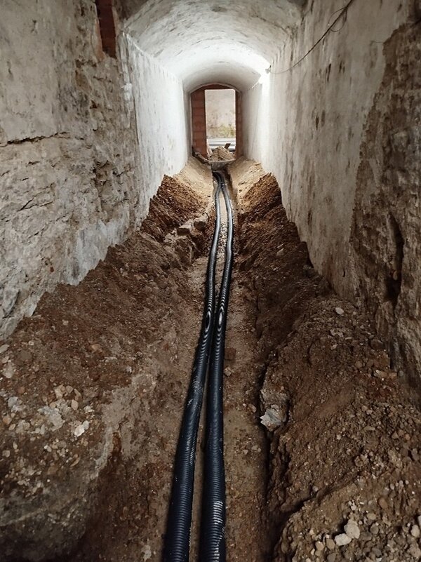 Gew&ouml;lbe nach der Verlegung der technischen Sparten und vor dem Sanierungsbeginn