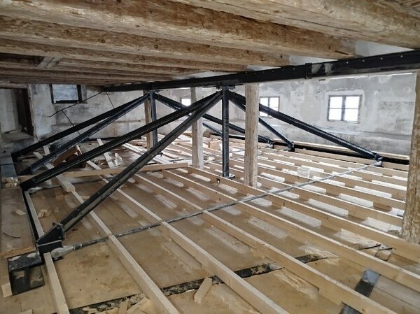 Sprengwerk Kapelle mit Zugb&auml;ndern