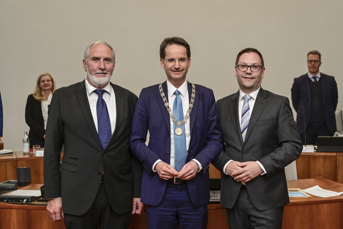Oberb�rgermeister Dr. Michael Kern (Mitte), Zweiter B�rgermeister Franz W�hrl (links) und der Dritte B�rgermeister Christian De Lapuente (rechts). 
