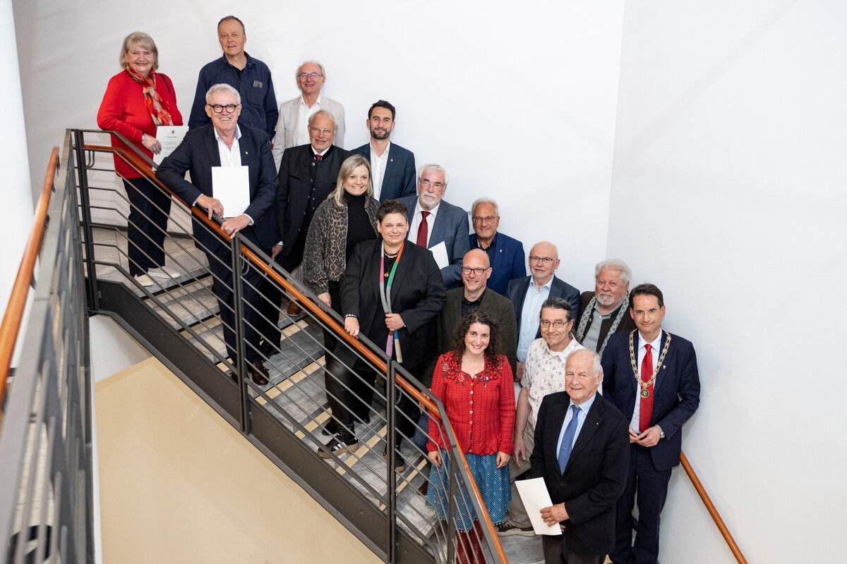 Oberb�rgermeister Dr. Michael Kern ehrte die ausgeschiedenen Stadtr�tinnen und Stadtr�te. 