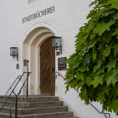 Damit die Stadtb&uuml;cherei ihren Bestand aktuell halten kann, ist sie auf Buch- und Geldspenden angewiesen