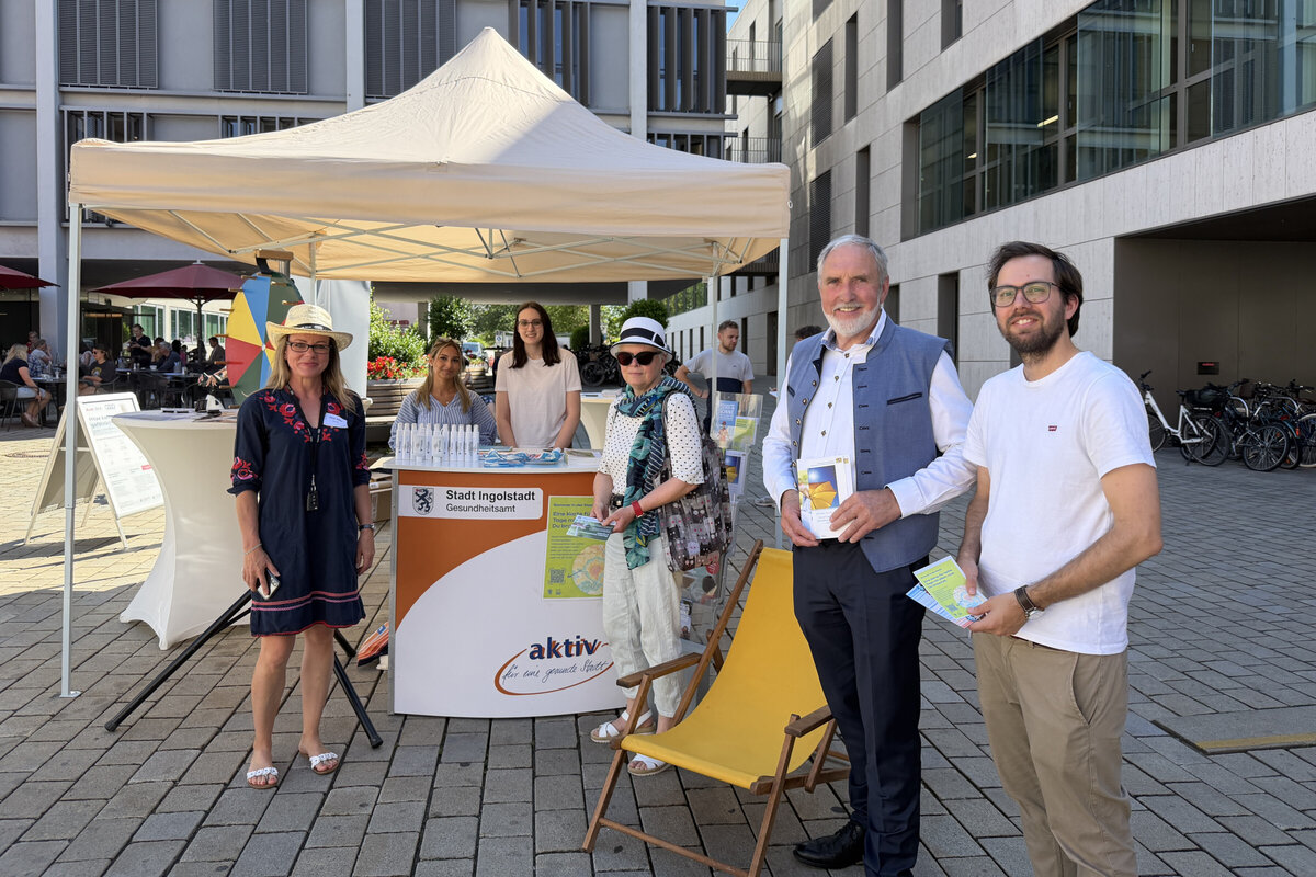 B�rgermeister Franz W�hrl war beim Hitzeaktionstag auf dem Rathausplatz mit vor Ort. 