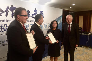Bild vergrößern: Bürgermeister Sepp Mißlbeck (rechts) leitet derzeit eine Delegation nach China