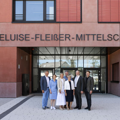 Mit Ehreng&auml;sten feierte die Mittelschule S&uuml;d-Ost die offizielle Einweihung.