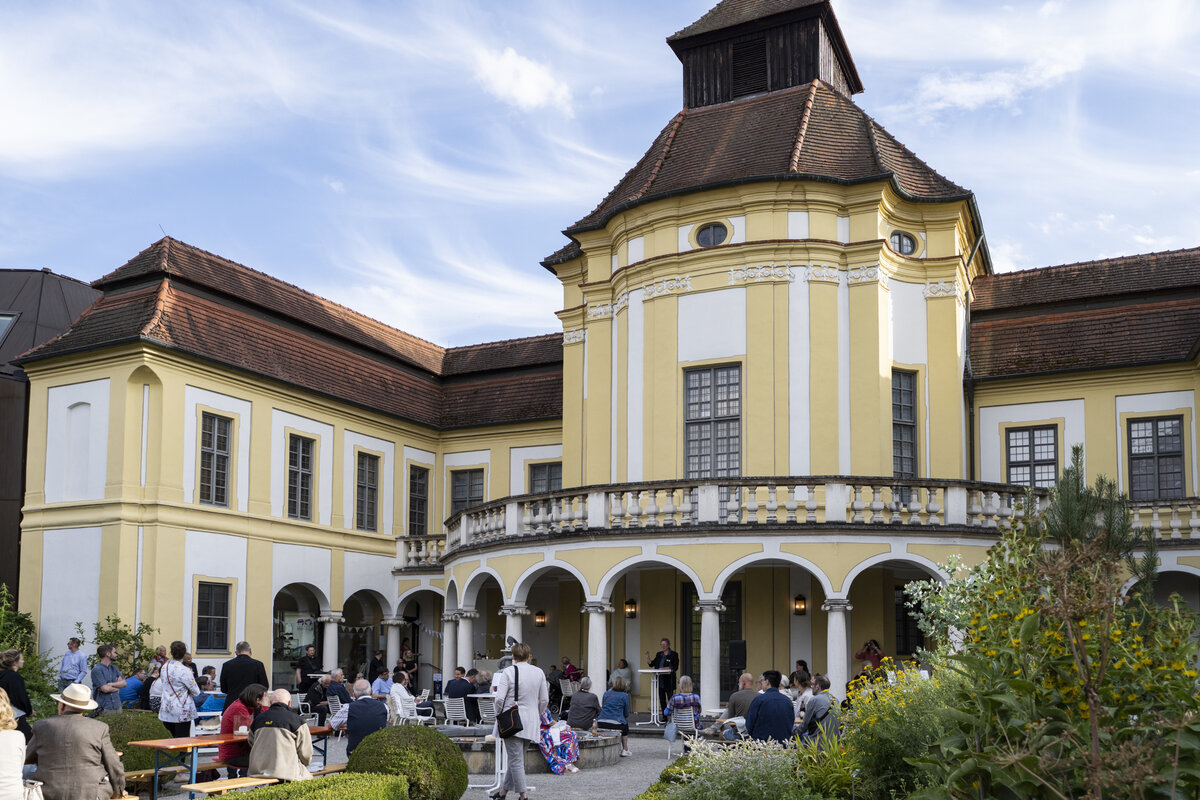 Die Feierlichkeiten zum 10-j�hrigen Bestehen des Neubaus fanden im Anatomiegarten statt.