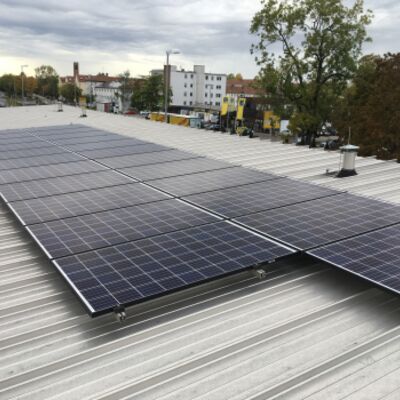 Bild vergr&ouml;&szlig;ern: Auf einer gemeinn&uuml;tzigen Einrichtung aus der Region installierte PV-Anlage
