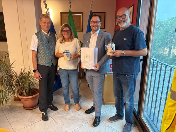 Bild vergr&ouml;&szlig;ern: Empfang im Rathaus von Carrara