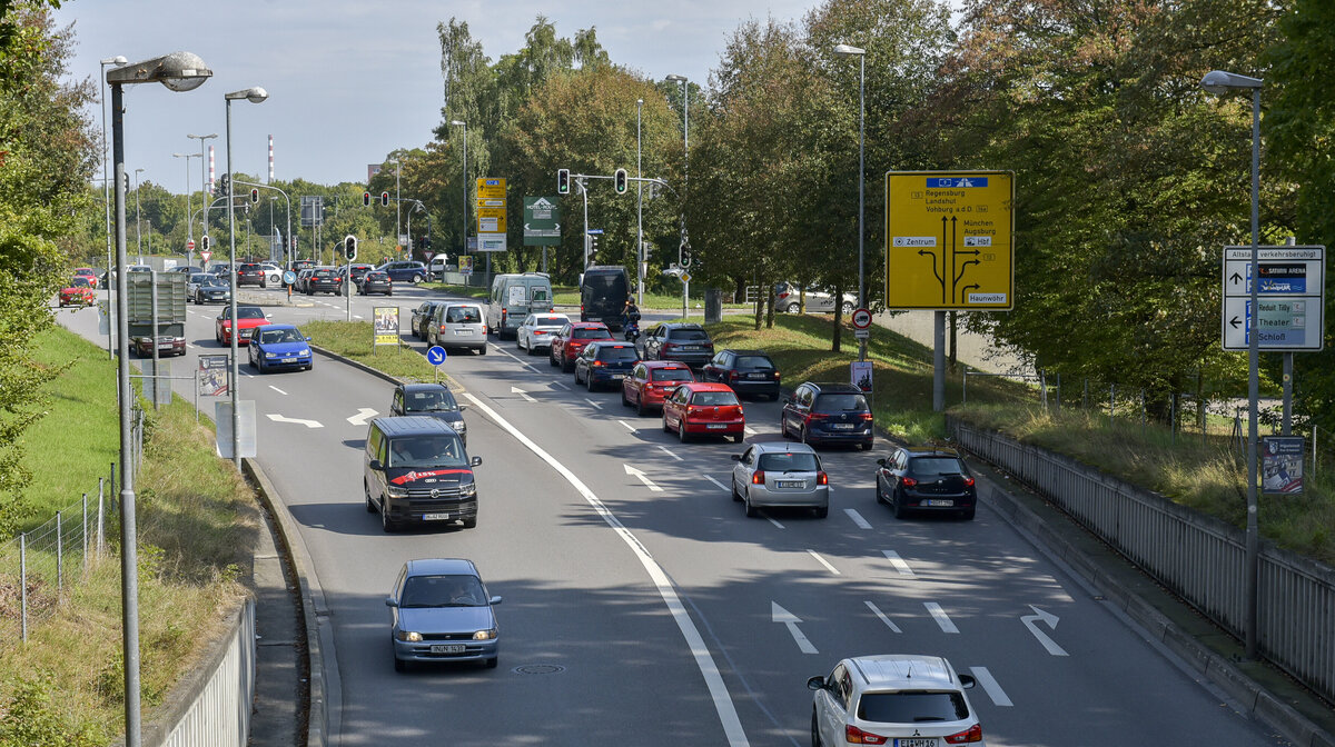 Autoverkehr am Luitpoldpark