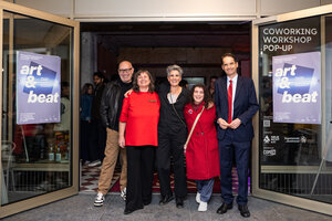 Bild vergr&ouml;&szlig;ern: Oberb&uuml;rgermeister Michael Kern (r.) bei der Er&ouml;ffnung des ELFI Creative Space