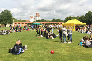 Bild vergrößern: Feiern im Klenzepark