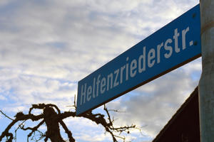 Bild vergrößern: In Zuchering ist bereits eine Straße nach dem Jesuiten Johann Helfenzrieder benannt