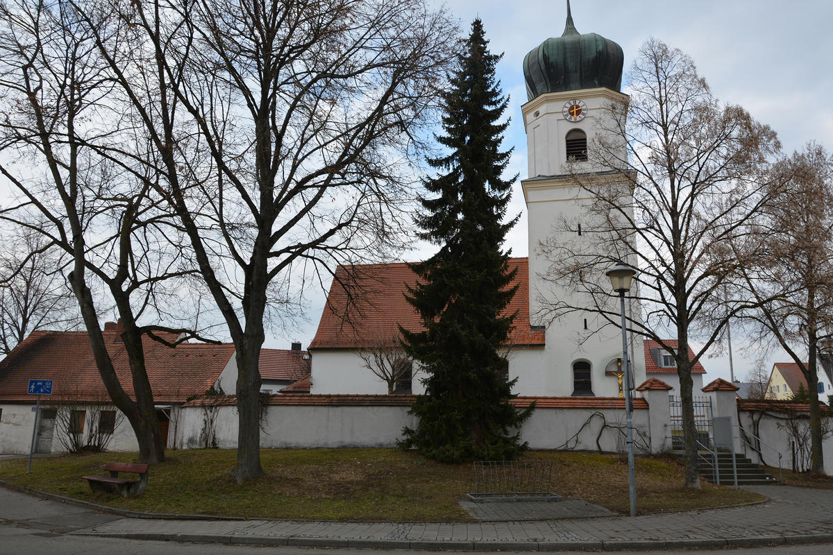 Kirchplatz in Unterhaunstadt 