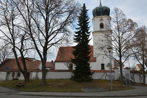 Bild vergrößern: Der Kirchplatz in Unterhaunstadt wird umgebaut und deutlich schöner