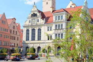 Bild vergrößern: Altes Rathaus mit Rathausplatz