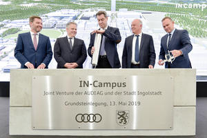 Bild vergrößern: Norbert Forster (IFG / IN-Campus GmbH), Oberbürgermeister Christian Lösel, Ministerpräsident Markus Söder, Audi-Vorstand Peter Kössler und Thomas Vogel (Audi / IN-Campus GmbH) bei der Grundsteinlegung